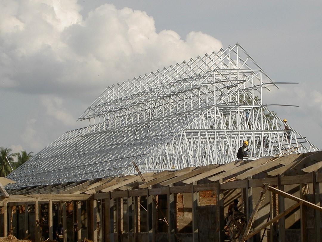 Konstruksi Atap Miring Menggunakan Produk PT KKA