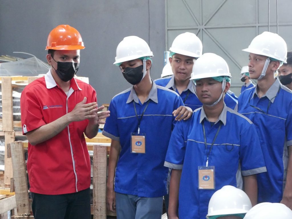 Kunjungan Industri SMKN 1 Sidoarjo ke PT KKA