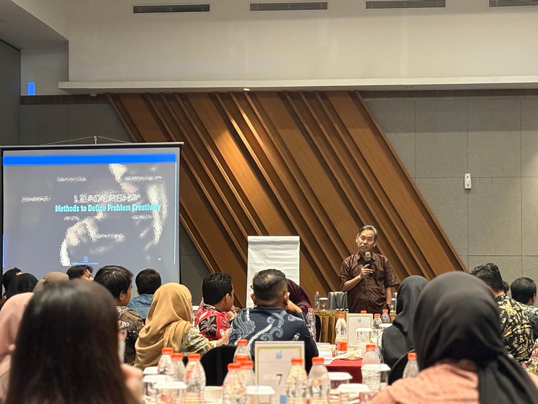 Sujatno T. jelaskan materi pelatihan